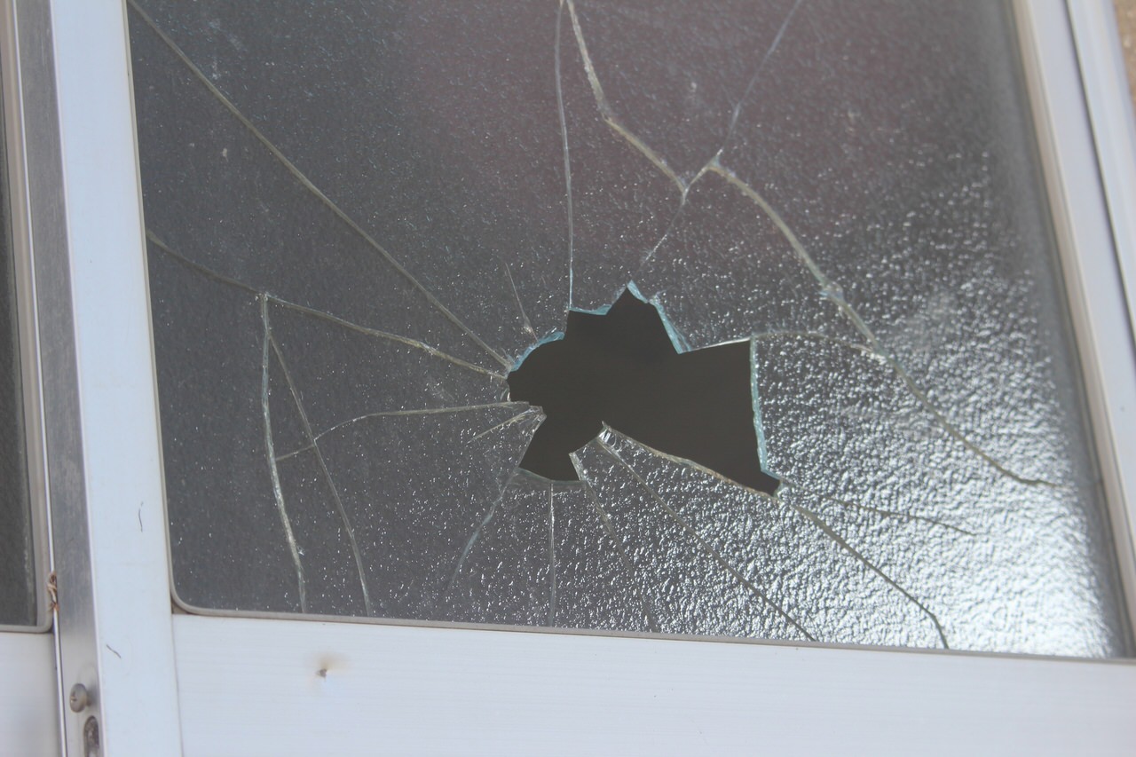 窓ガラスの割れやヒビ